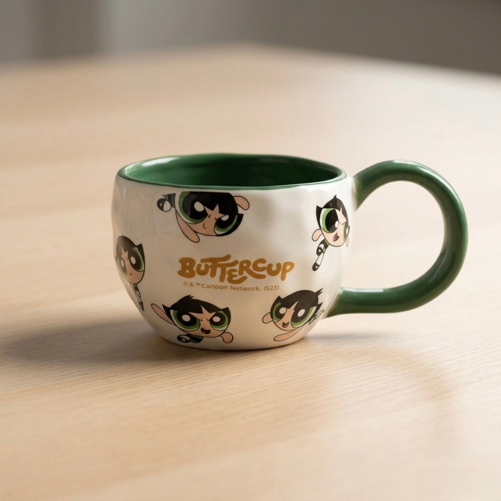 Bijela keramička šalica s zelenim unutrašnjim dijelom i drškom s ilustracijama Buttercup iz Powerpuff Girls