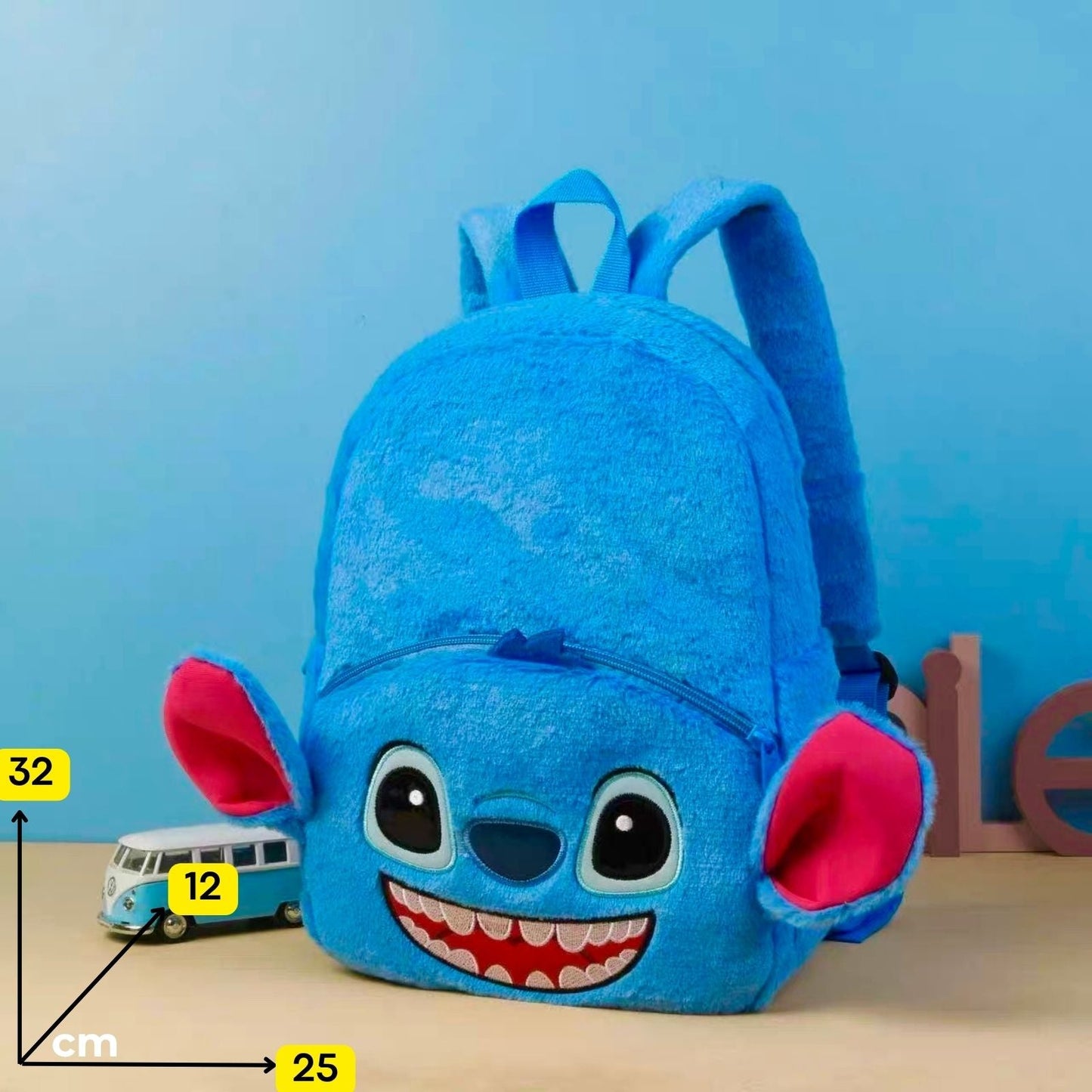 Plavi plišani stitch ruksak s ružičastim unutarnjim ušima i vezanim crtanim licem u torbica i ruksak kolekciji
