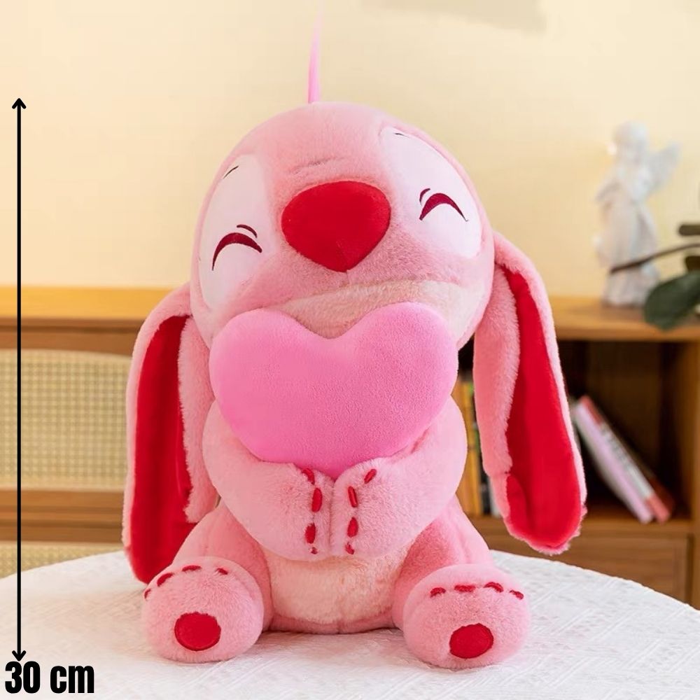 Ružičasti plišani angel stitch jastuk drži jastuk u obliku srca od mekanog materijala