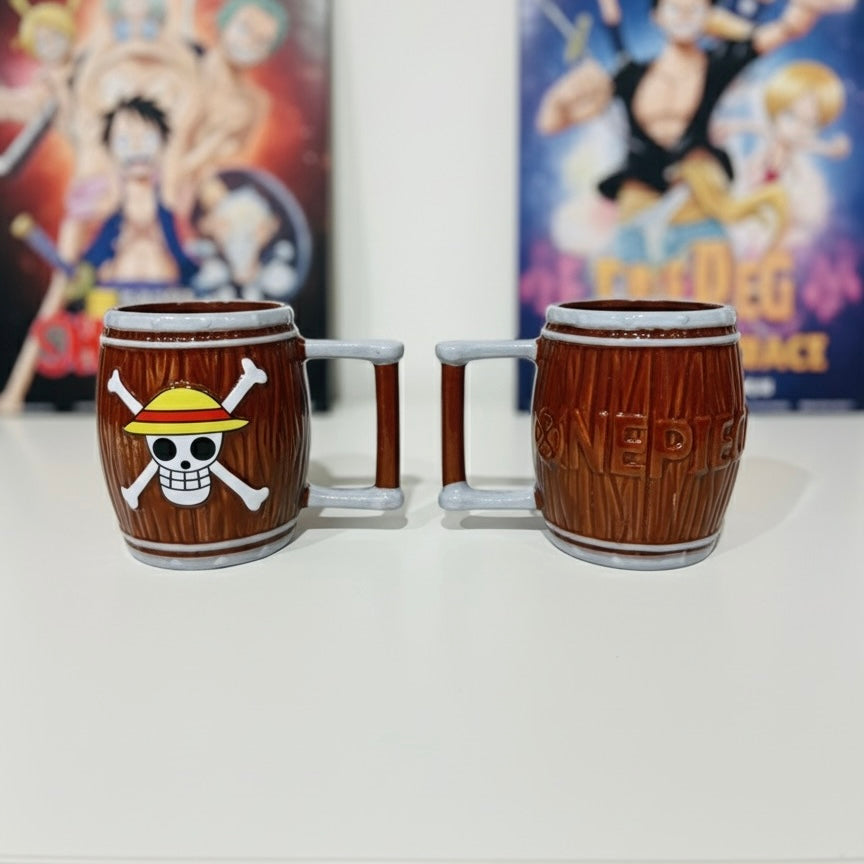Smeđa bačvasta One Piece šalica s bijelom ručkom i lubanja logom