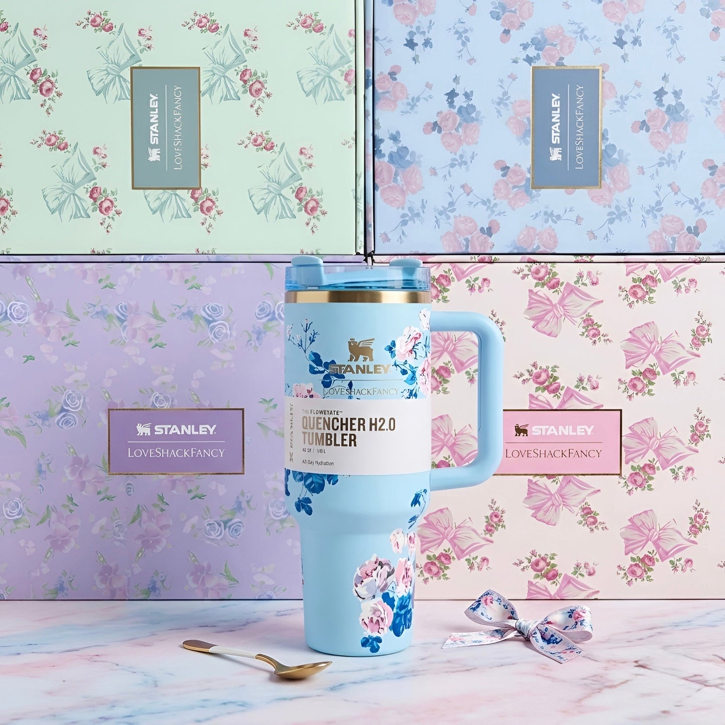 Light blue floral stanley quencher h2o tumbler with gold-trimmed lid and matching handle 40 oz 1200 ml modelo boca