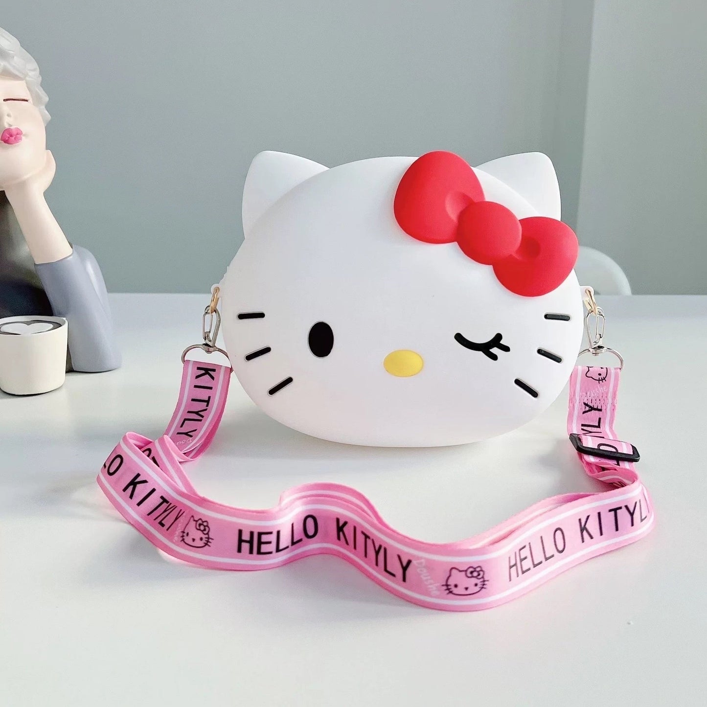 Hello Kitty silikonska torbica s crvenom mašnom i ružičastim remenom