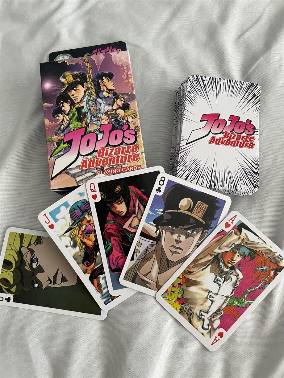 JoJos Bizarne Avanture karte s anime umjetnošću na bijeloj podlozi