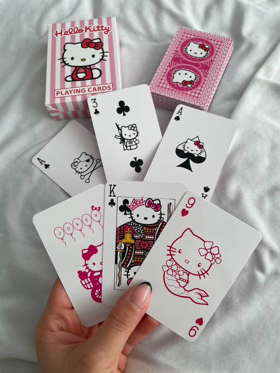 Hello Kitty karte s ružičasto-bijelim dizajnom i ikoničnim likovima