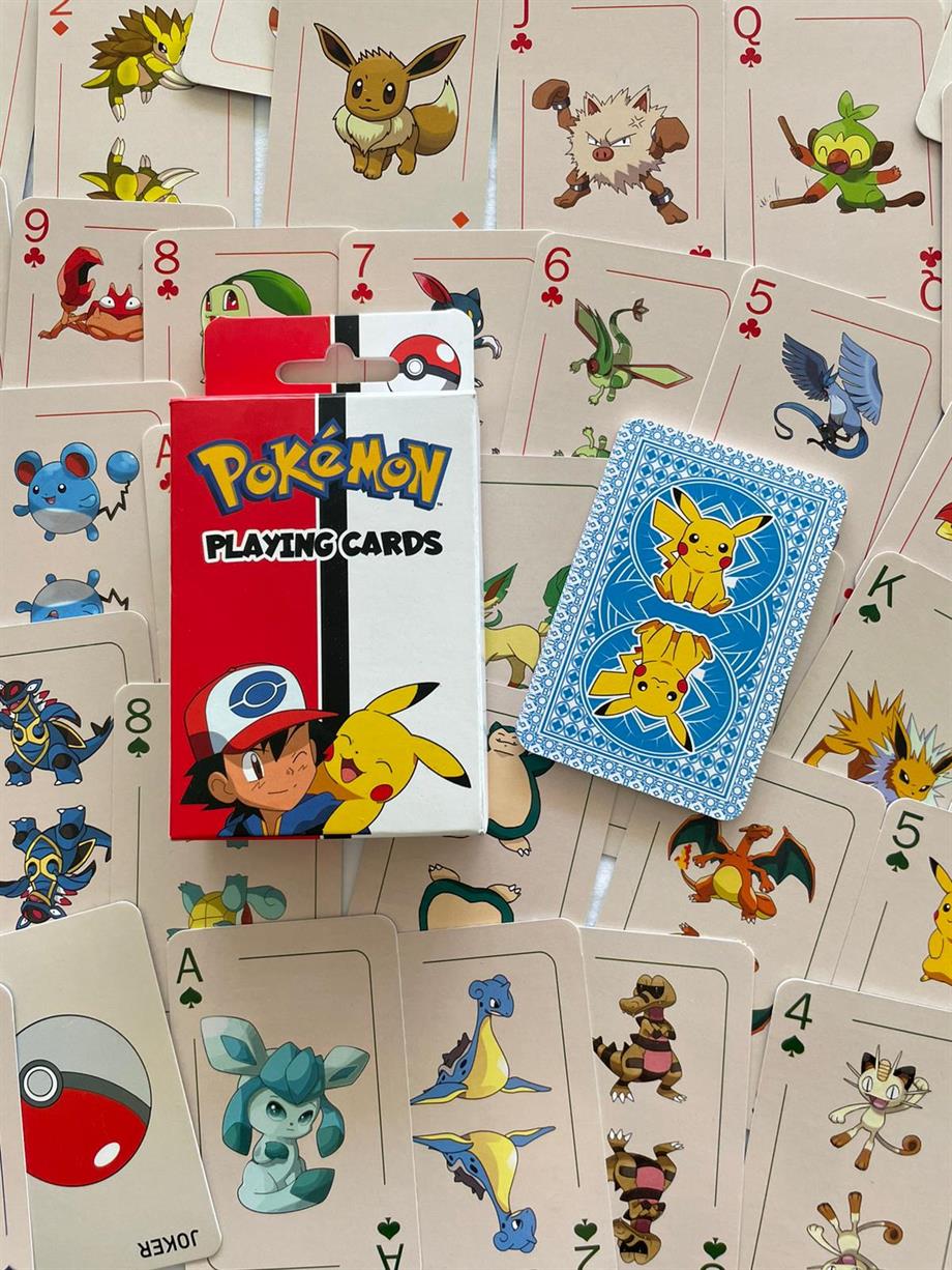 Pokémon karte s Pikachujem i Ashom Ketchumom na kutiji