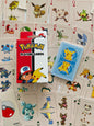 Pokémon karte s Pikachujem i Ashom Ketchumom na kutiji