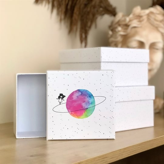Bijela šarena ukrasna kutija s planetarnim dizajnom za pohranu stvari