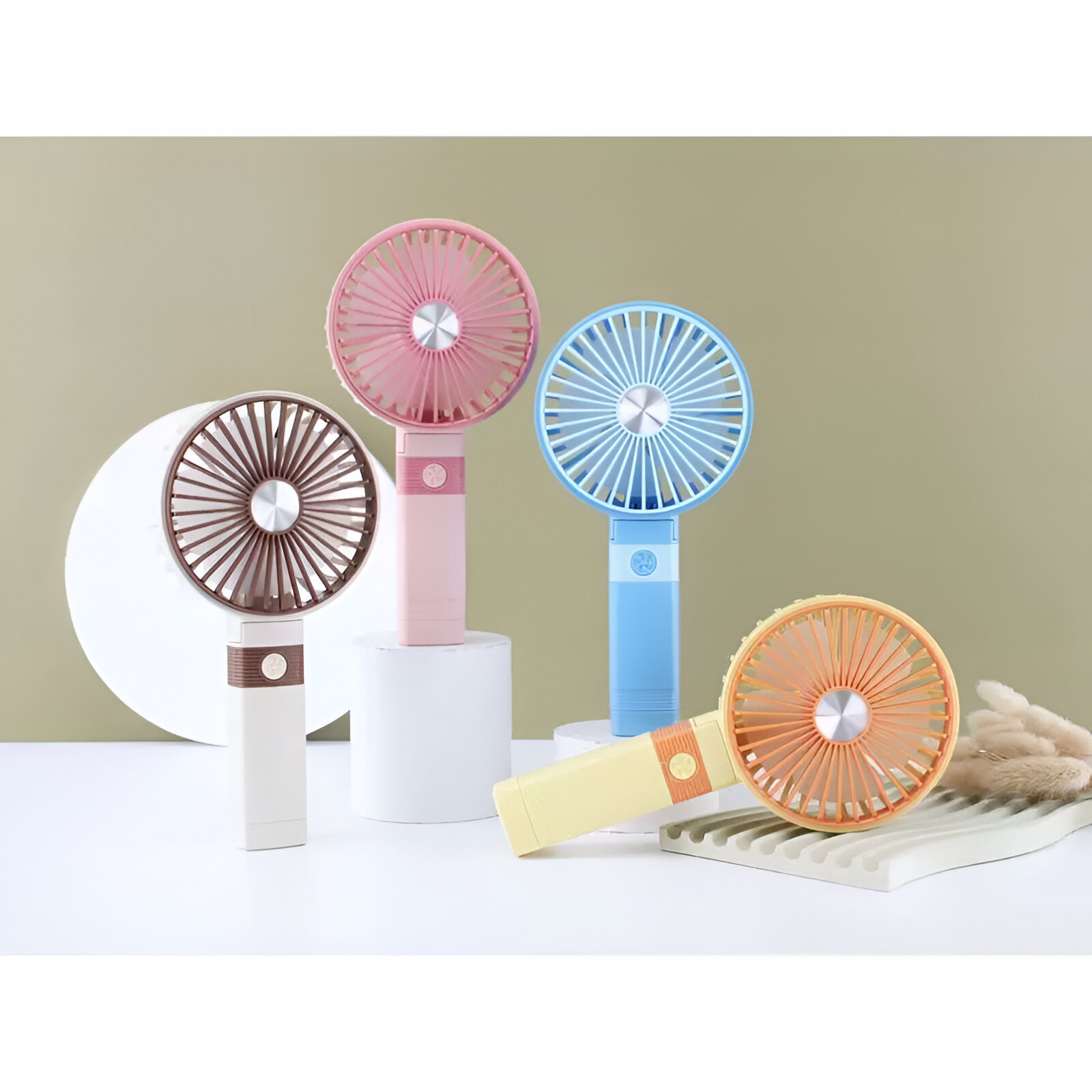 Ružovoplavi mini ventilator za osobno hlađenje s bijelom bazom