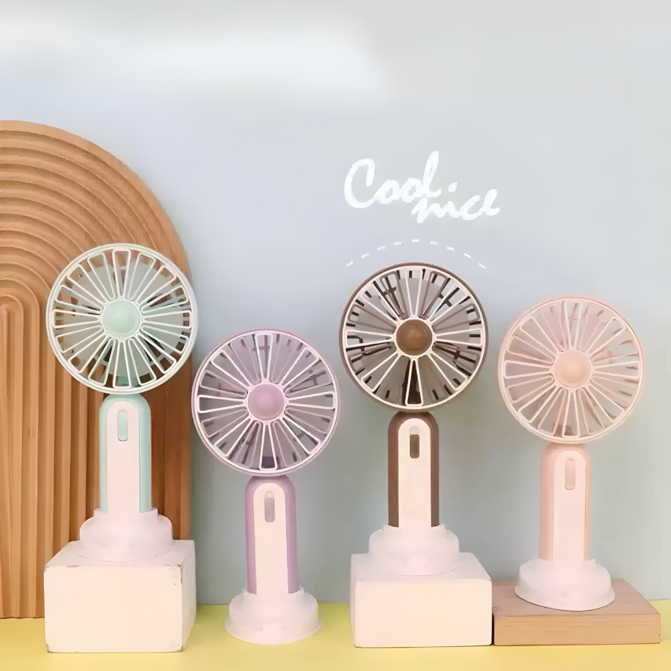 Mini ventilator ručni ventilator 10 cm s 4 lopaticama u ružičastoj boji