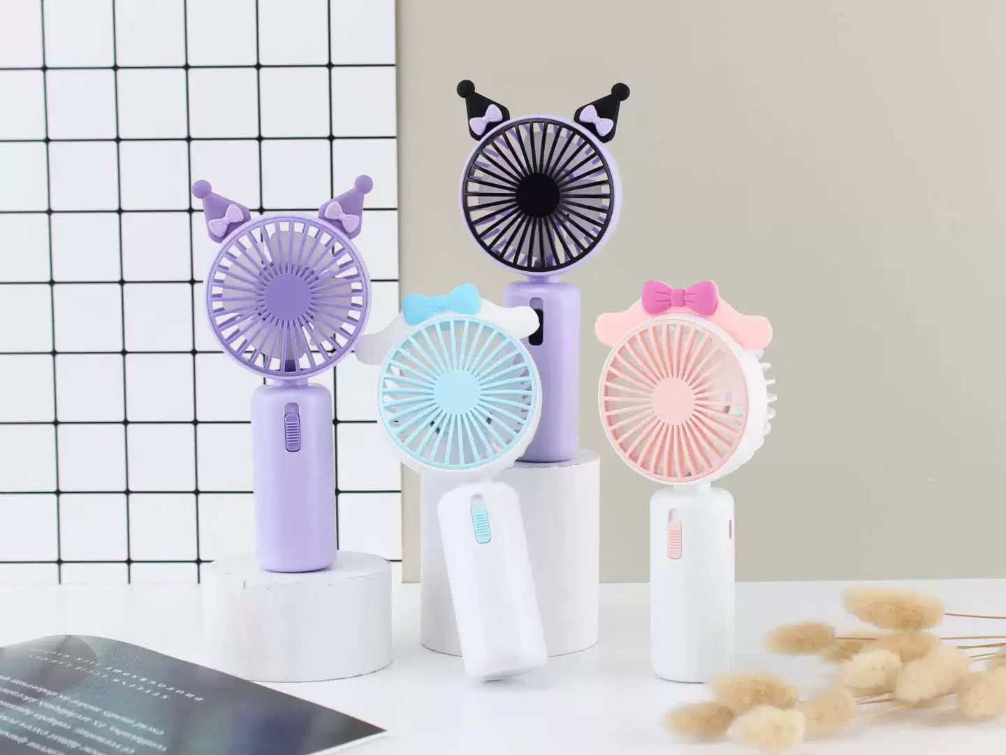 Ružičasti i ljubičasti Hello Kitty Kuromi mini ventilator s mašnama