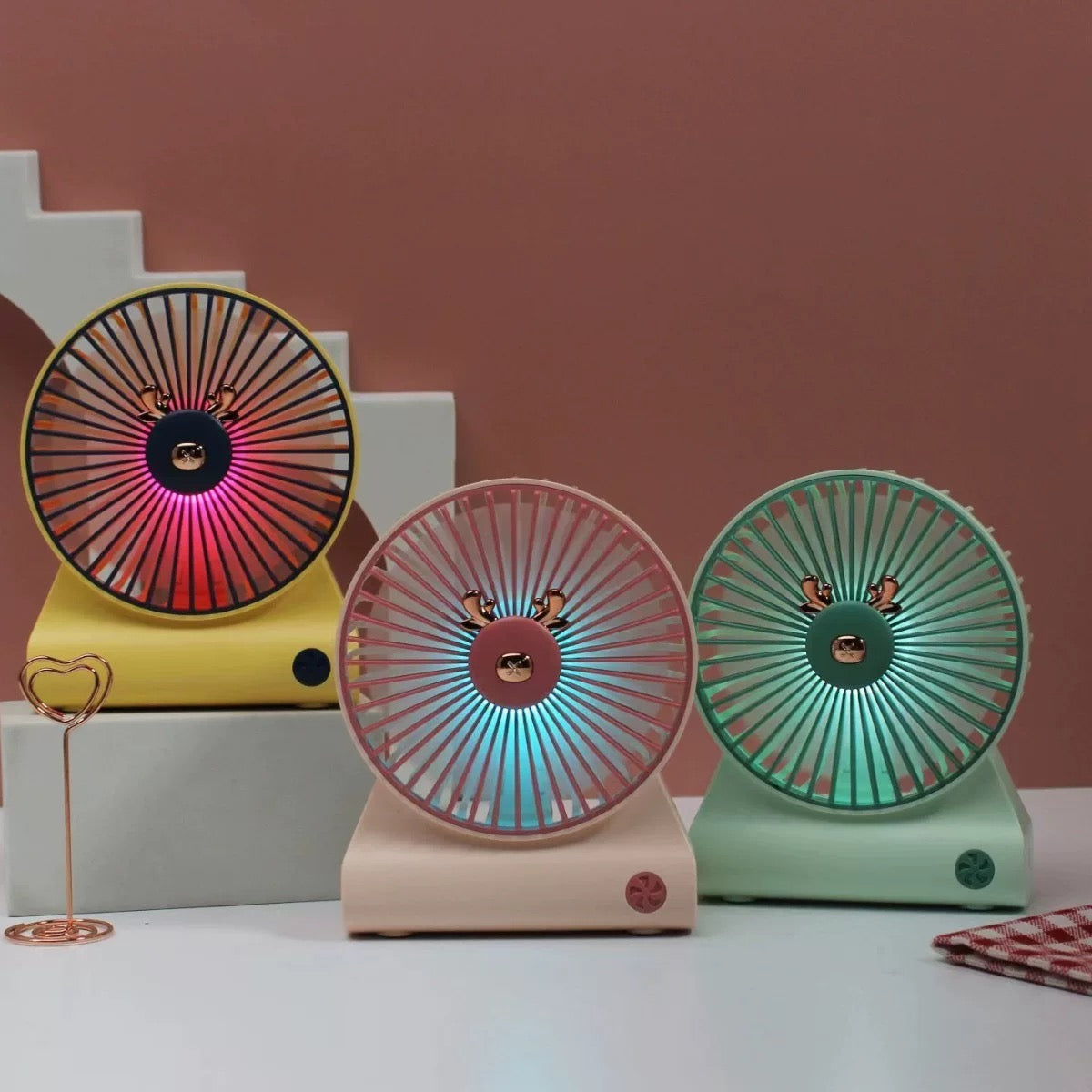 Roza zlato i ružičasti retro stolni mini ventilator s LED svjetlima