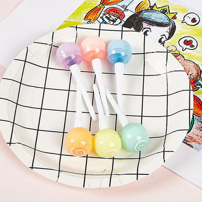 Šarena lip-gloss u obliku lizalica pod nazivom LOLIPOP MARKER