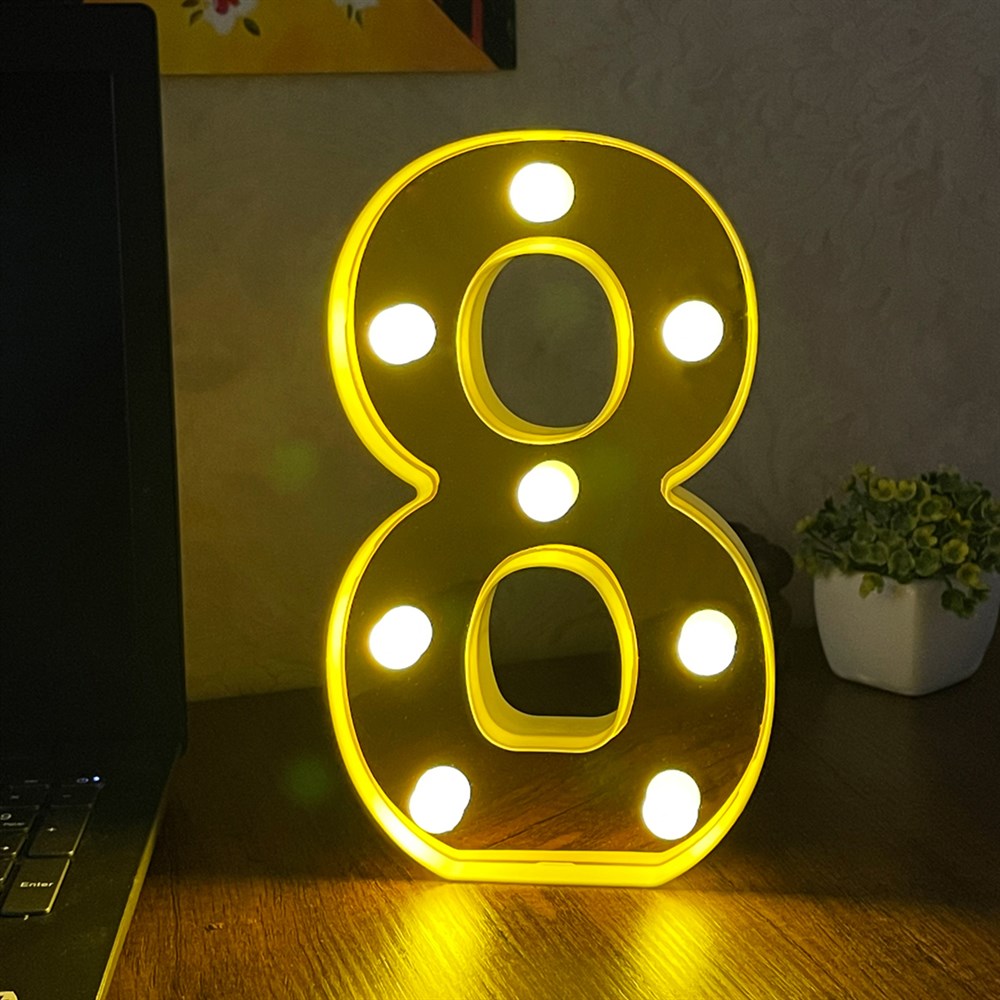 Osvijetljeni broj osam na proizvodu OSAM 8 LAMPA