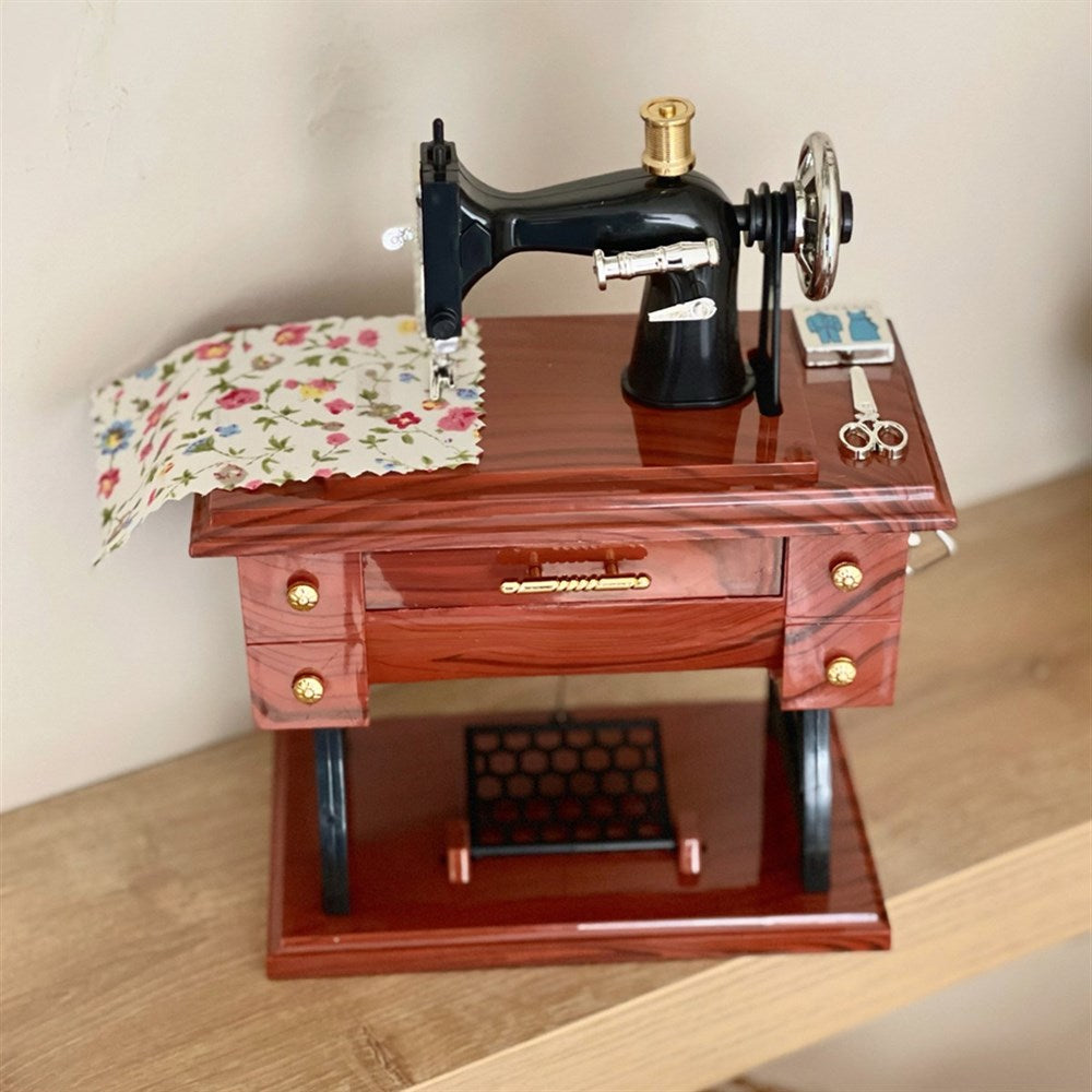 Miniature sewing machine music box from Singer glazbena kutija idealna za svaku singericu