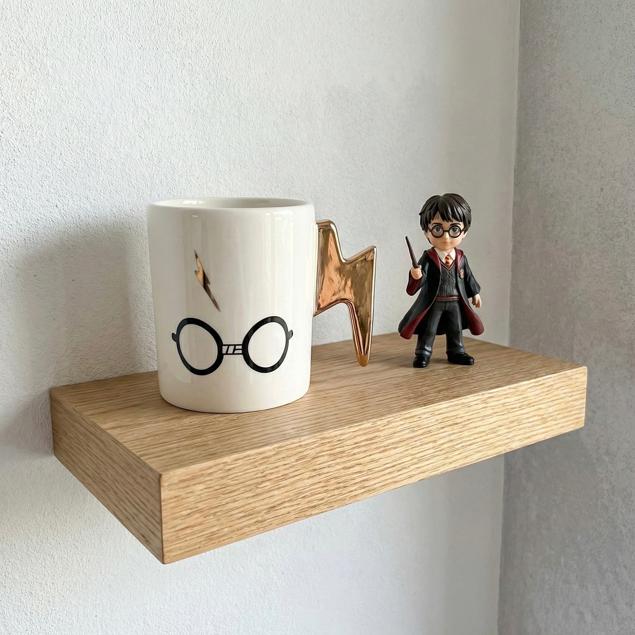 Bijela Harry Potter keramička šolja s crnim naočalama dizajnom