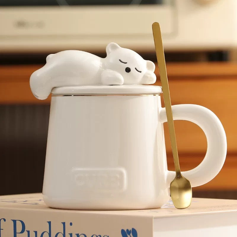 Bijela keramička šolja set s poklopcem u obliku medvjedića i zlatnom kašikom