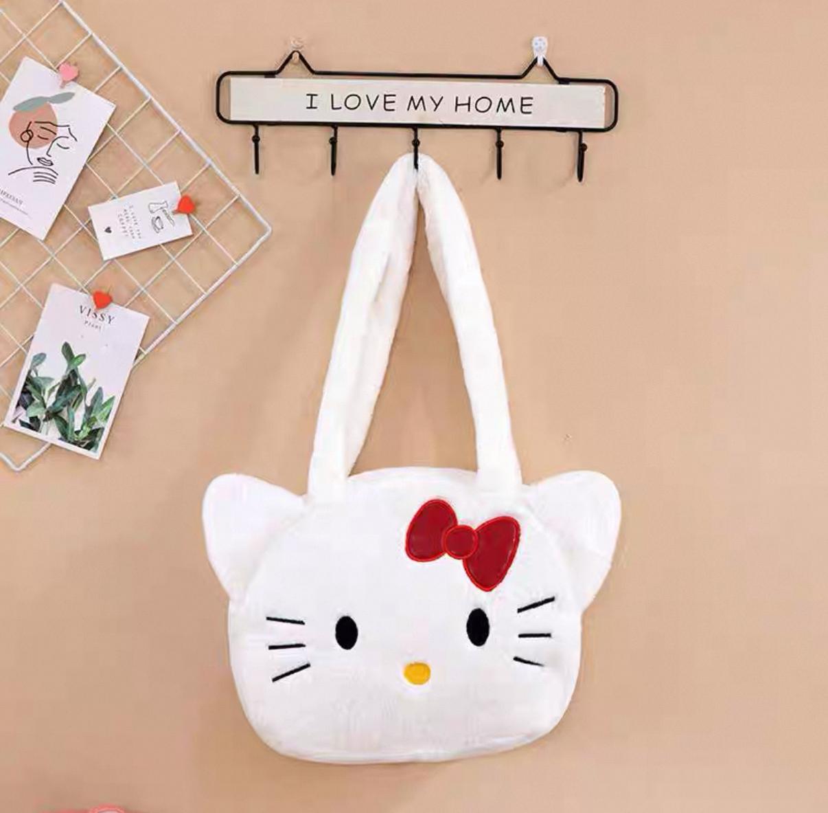 Bijela Hello Kitty plush torbica idealna za ljubitelje ovog simpatičnog junaka