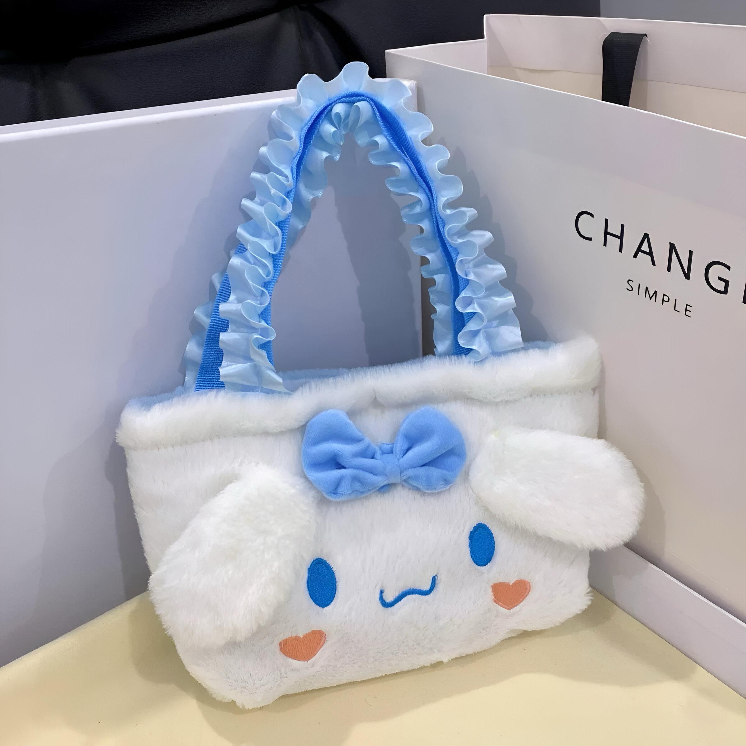 Bijela plišana Cinnamoroll torbica s plavim detaljima, idealna za svaku prigodu