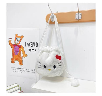 Bijela plišana hello kitty torbica s crvenim srcem na glavi i pompom na remenu