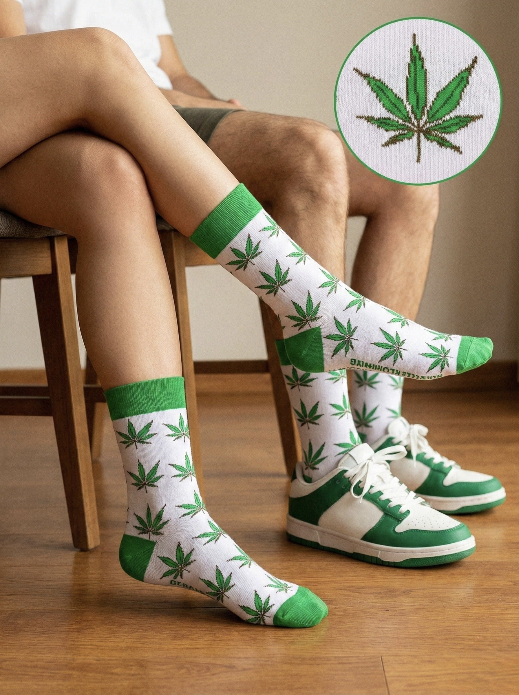 Bijele čarape MARIHUANA ČARAPE s zelenim listovima kanabisa za vaša stopala
