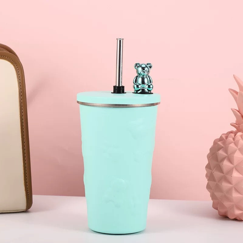Mint-coloured tumbler with metal straw and bear figurine in Bear Termos Čaša