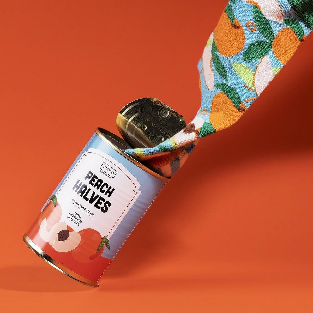 Kanica breskve i šarene čarape vesele u ČARAPAMA U KONZERVI