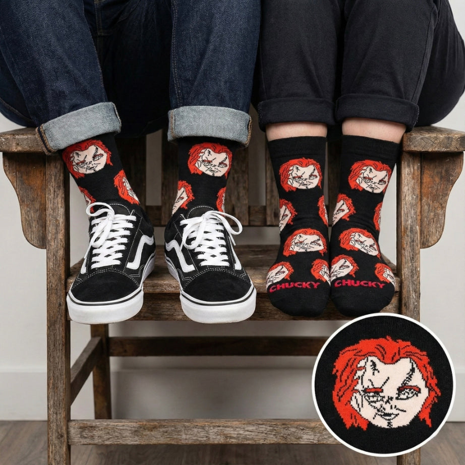 Crne Chucky čarape s ponavljajućim uzorkom lica, crvenom kosom i bijelim očima