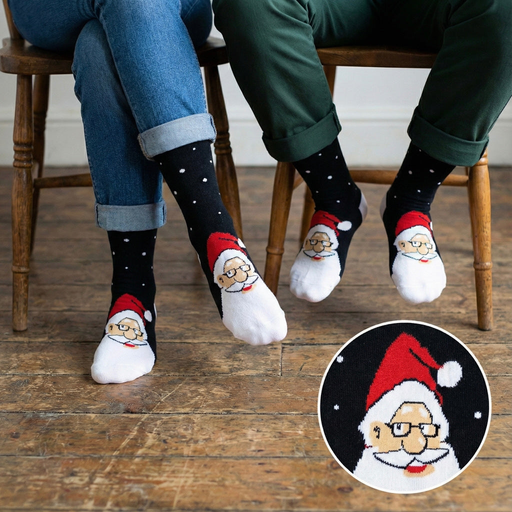 Crne Santa čarape s veselim likom Djeda Mraza i zvijezdama