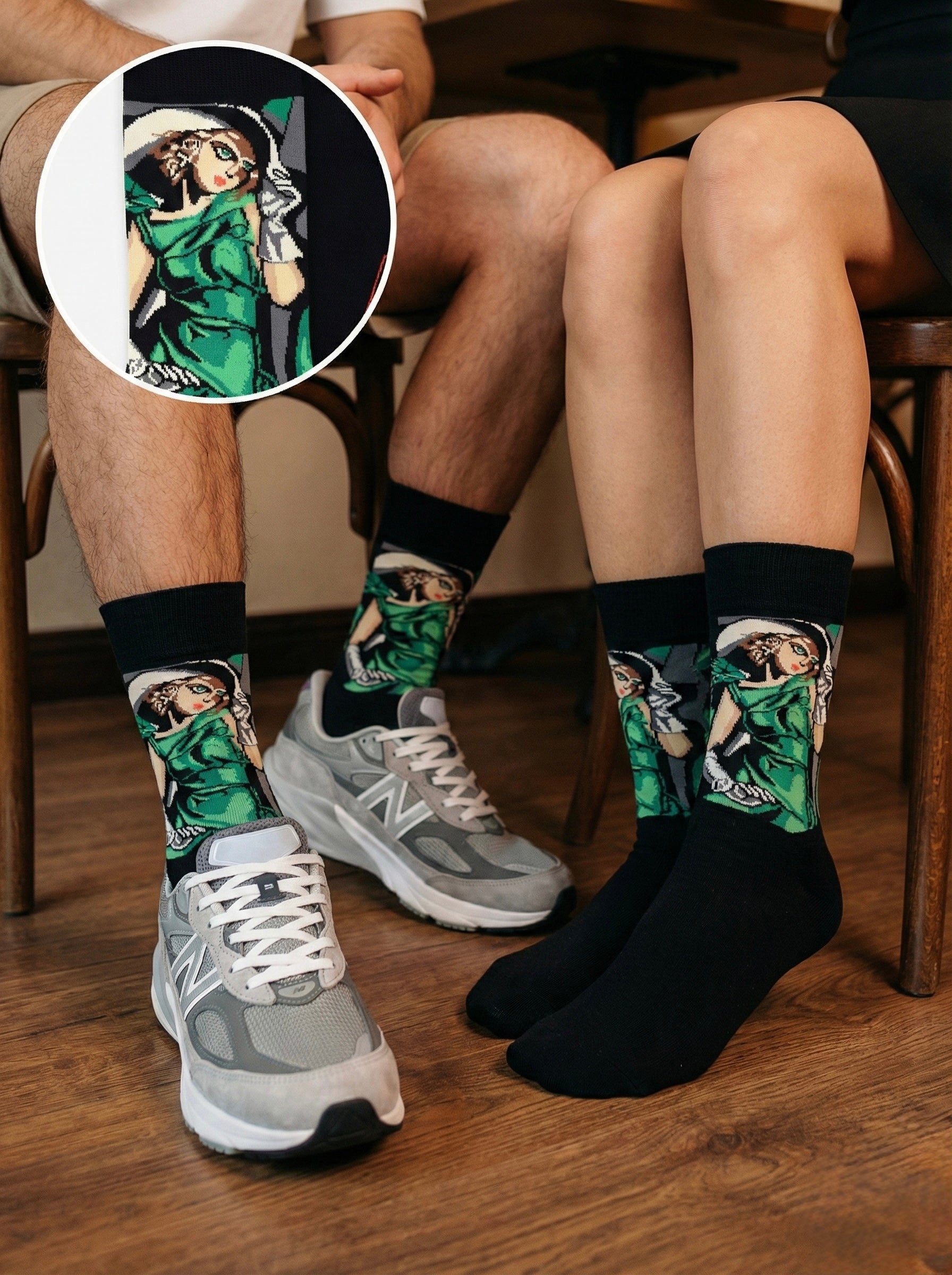 Crne čarape s ilustracijom Tamare de Lempicke mlade dame u rukavicama