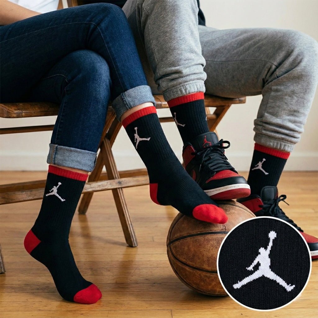 Crvene Jordan čarape s crnom podlogom i bijelim Jumpman logom