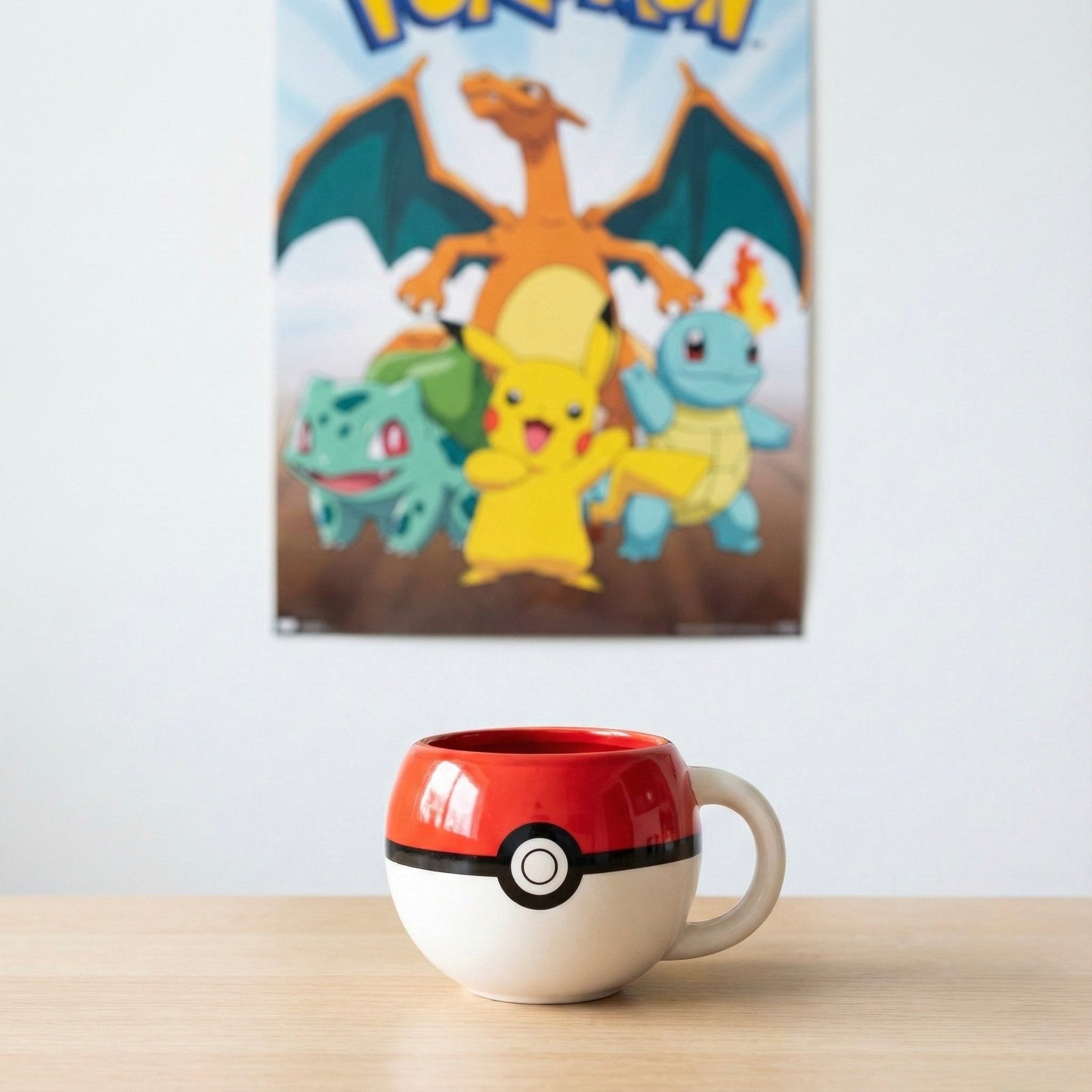 Pokemon keramička šolja crvena bijela Pokeball dizajn siva ručka