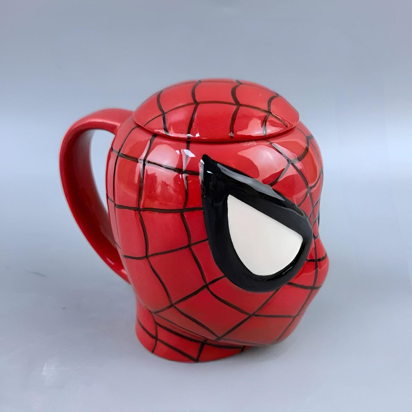 Crvena Spider-Man šolja, idealna za ljubitelje Marvelovih likova