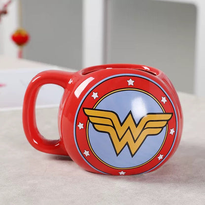 Crvena Wonder Woman keramička šolja iz keramičkog seta za čaj