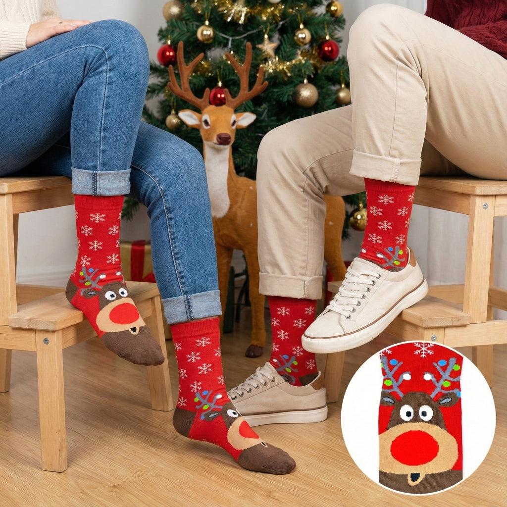 Crvene božićne čarape IRVAS s bijelim pahuljama i šarenim rogovima
