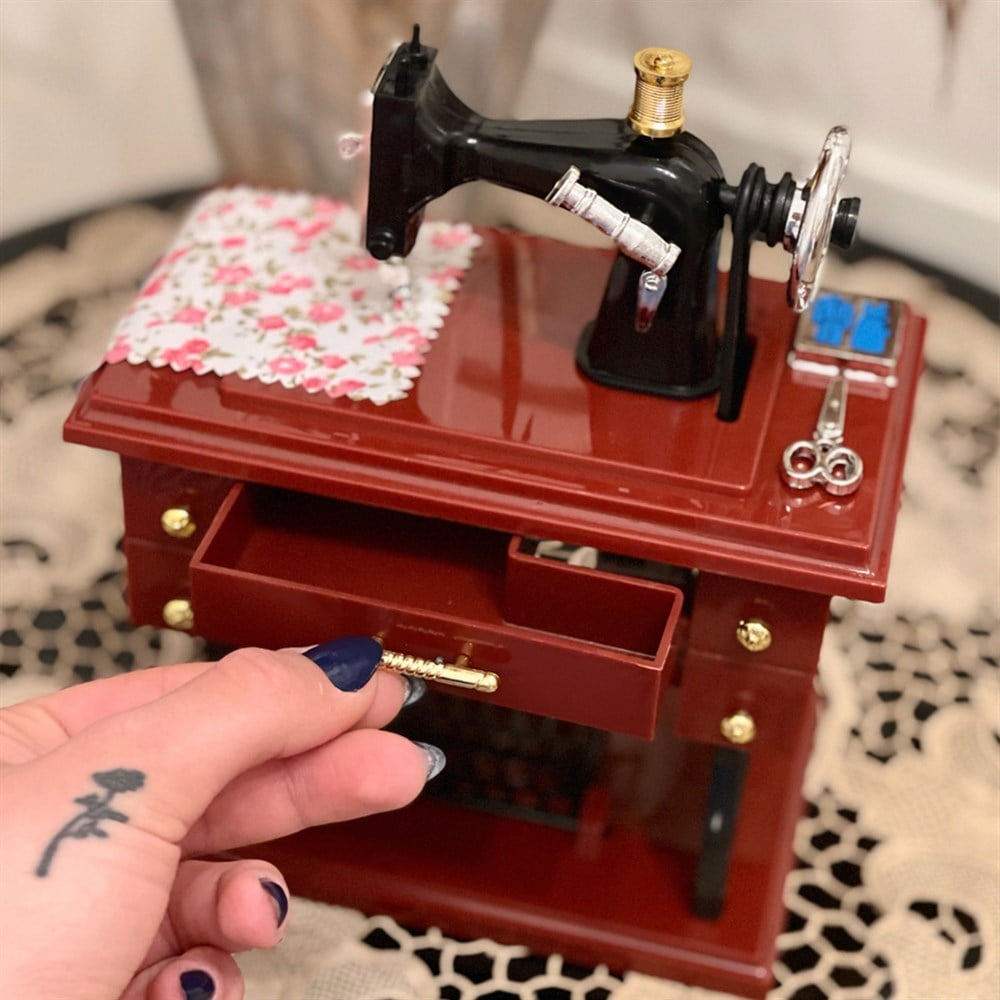 Miniature red sewing machine music box SINGER MUSIC BOX for svaku singericu