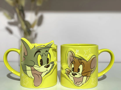 Dva žuta Tom i Jerry šolje iz seta TOM JERRY COUPLE & BESTIE ŠOLJA SET