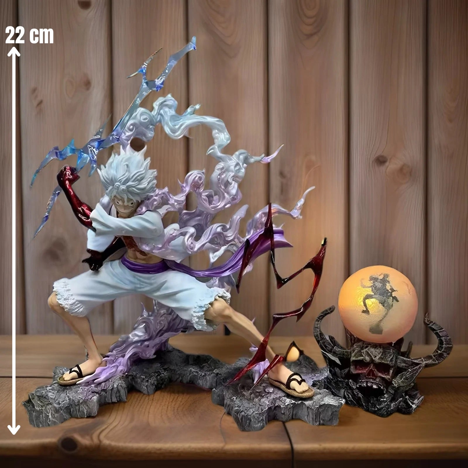 Figura one piece sun god nika 22 cm bijele i ljubičaste boje s detaljnom odjećom i dinamičnim efektima energije