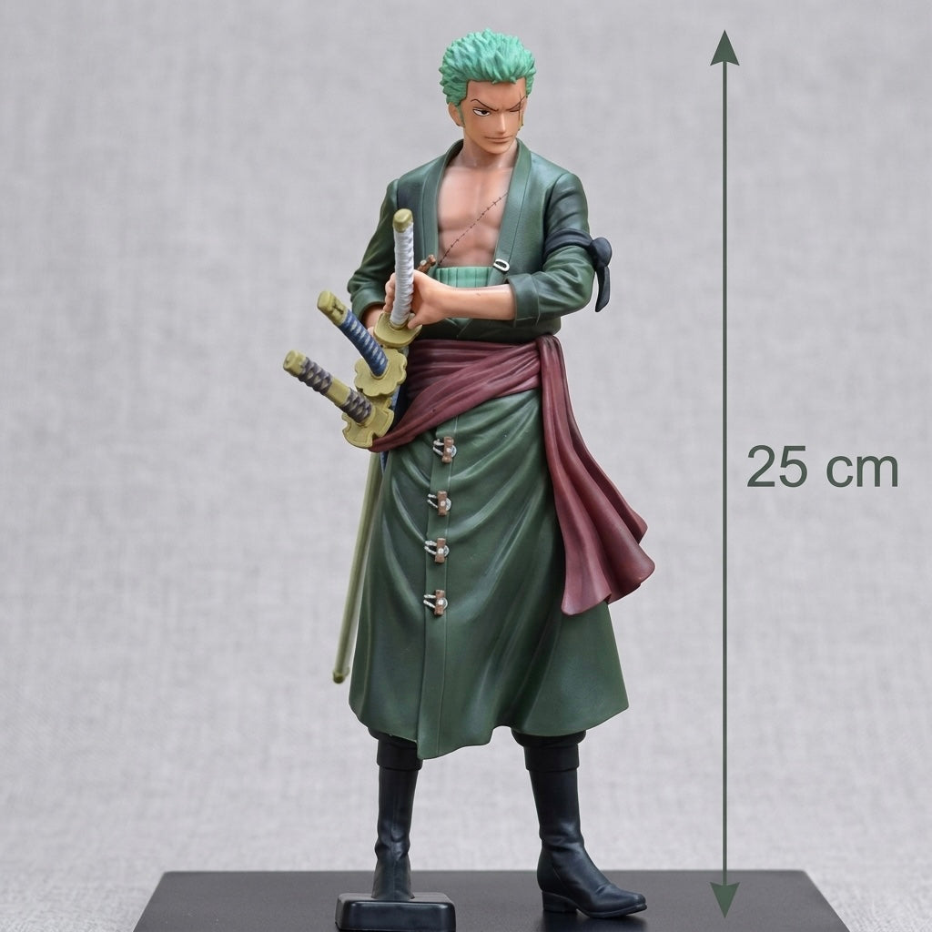 One piece zoro figure 25 cm sa zelenom šiljastom kosom i tamnozelenim kaputom preko bordo pojasa