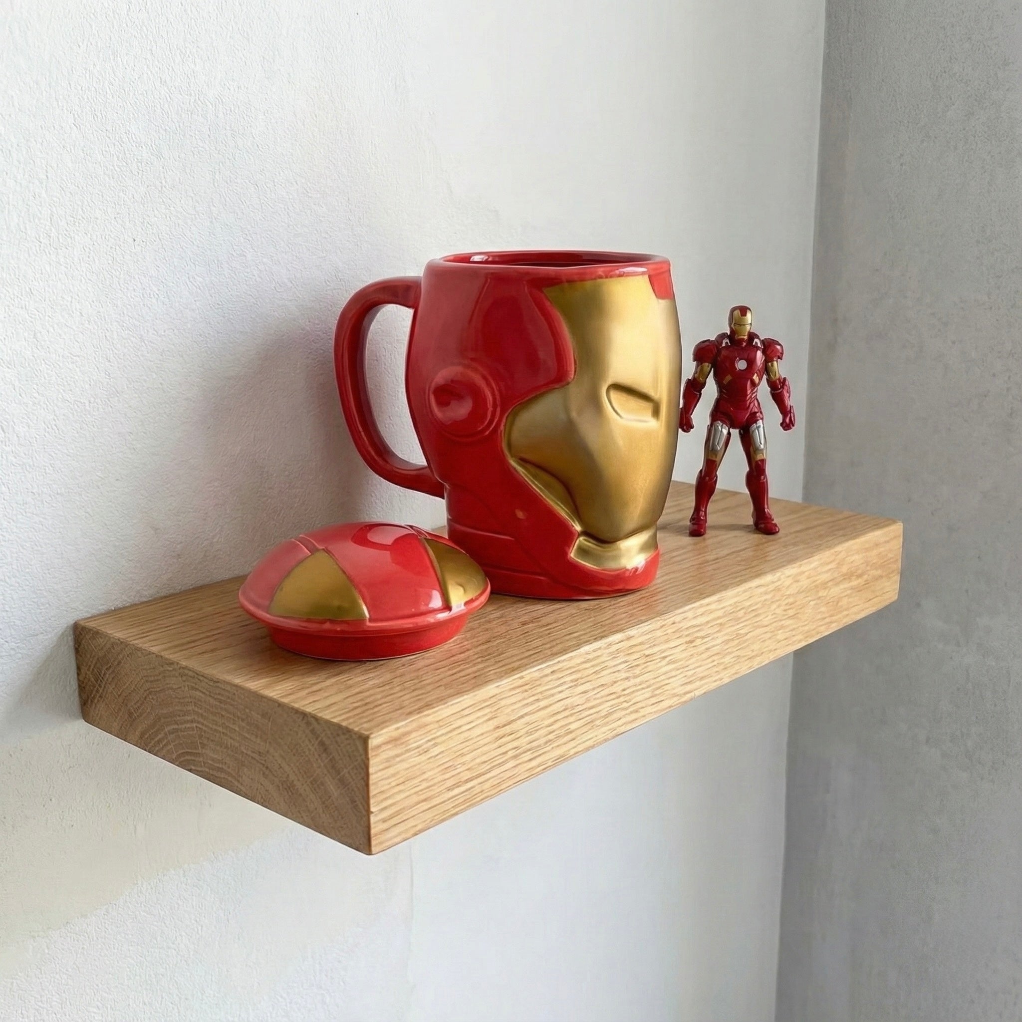 Iron Man keramička šolja s crveno-zlatnim dizajnom