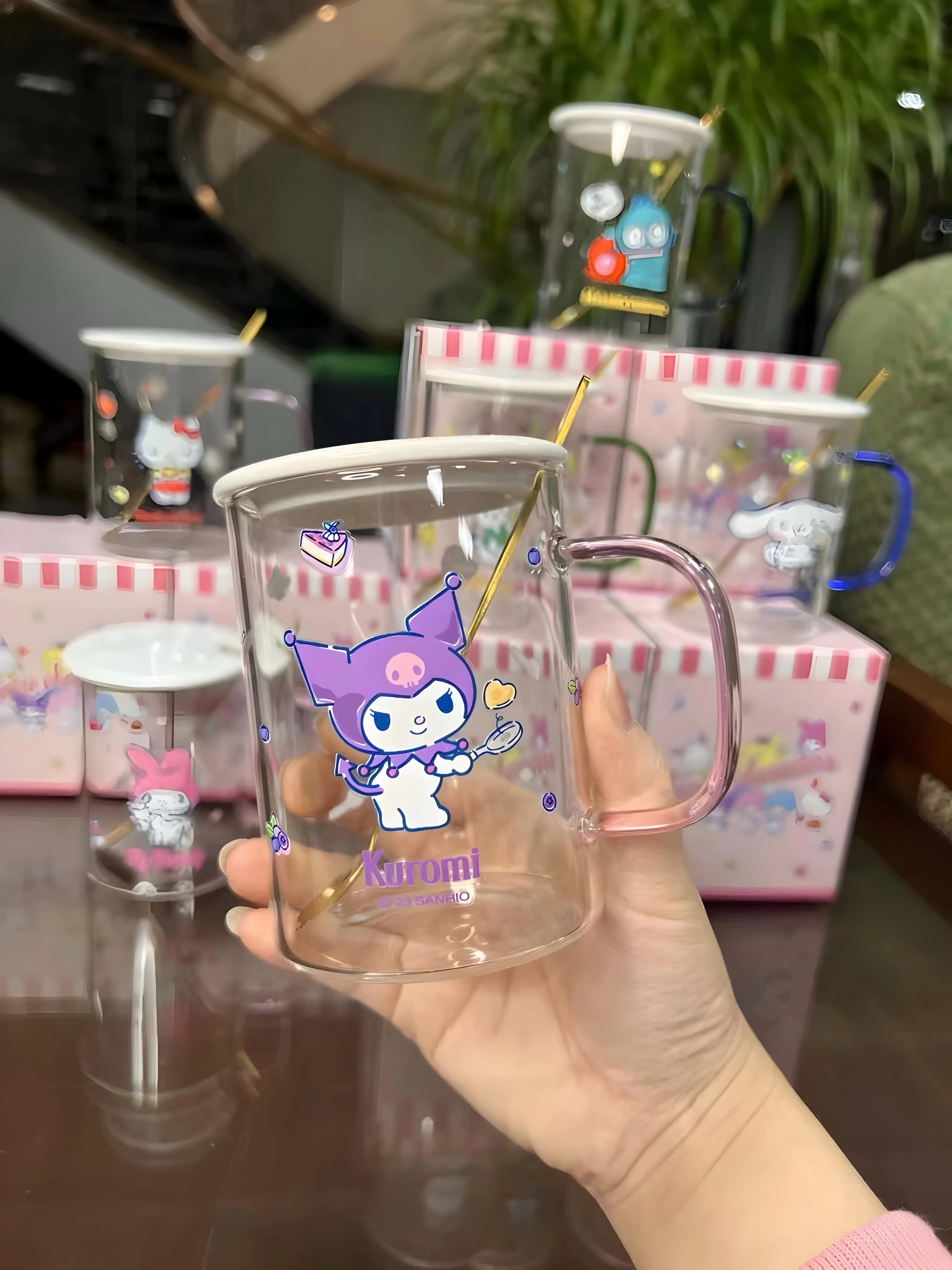 Prozirna čaša s crtanom likom iz KUROMI šolja seta