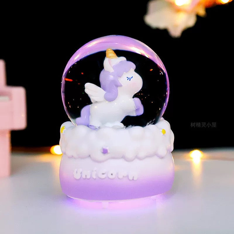 Unicorn kugla s ljubičastim akcentima - ukrasna kugla dekorativna za svaki dom