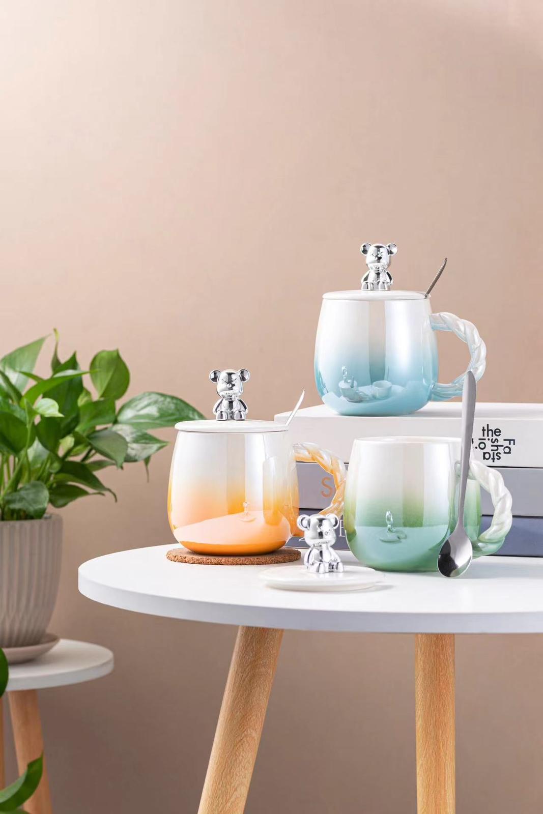 Keramička šolja set MEDO s poklopcem u obliku medvjeda za čaj i uživanje