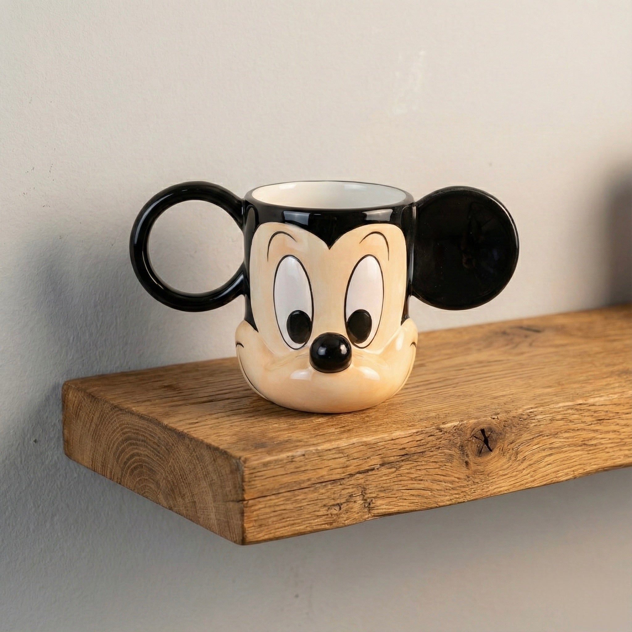 Mickey Mouse keramička šolja s crnim ušima i bijelom unutrašnošću