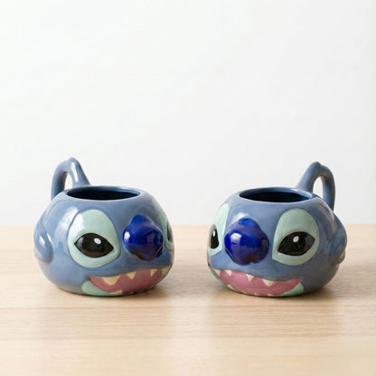 Stitch keramička šolja s plavim očima i ružičastim jezikom