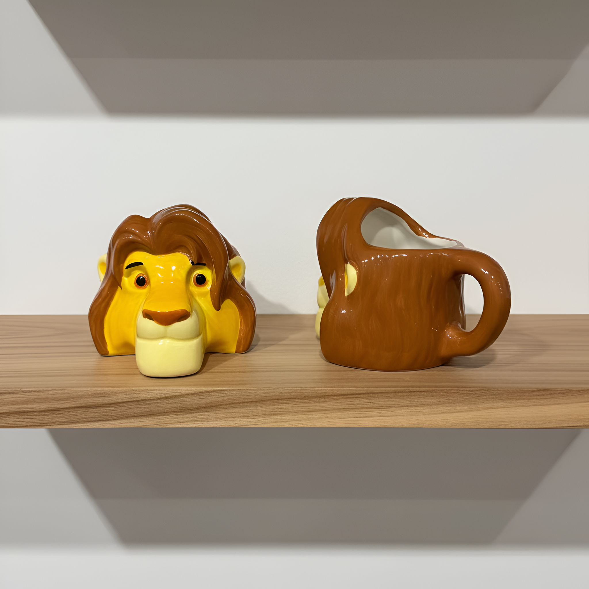 Lav keramička šolja Lion King s smeđom grivom i žutim licem