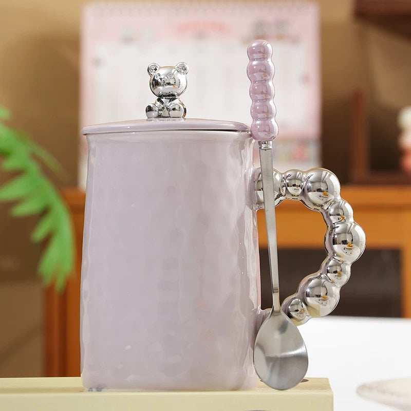 Lavanda bear keramička šolja s poklopcem i beaded kašikom iz Pearl Bear kolekcije