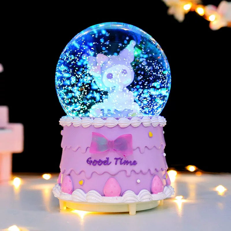 Purple snow globe with a unicorn, savršena ukrasna kugla dekorativna za svaki prostor