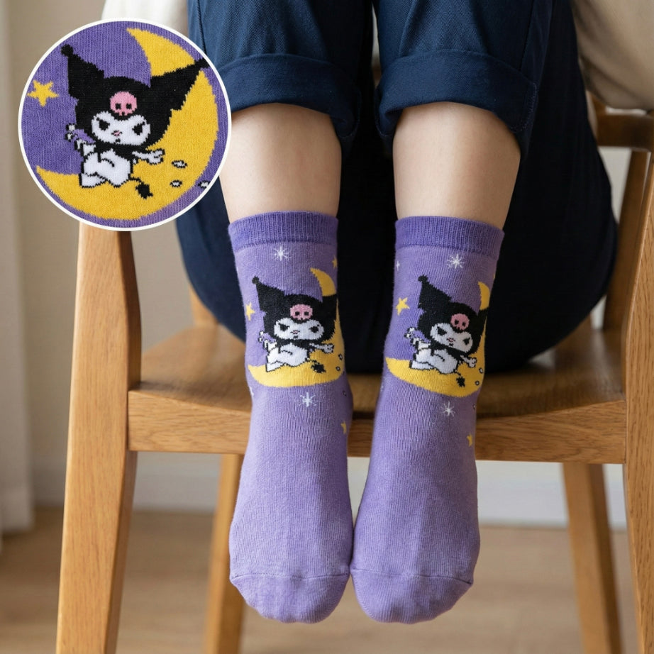 Kuromi čarape: ljubičaste pletene čarape s Kuromi na žutom mjesecu