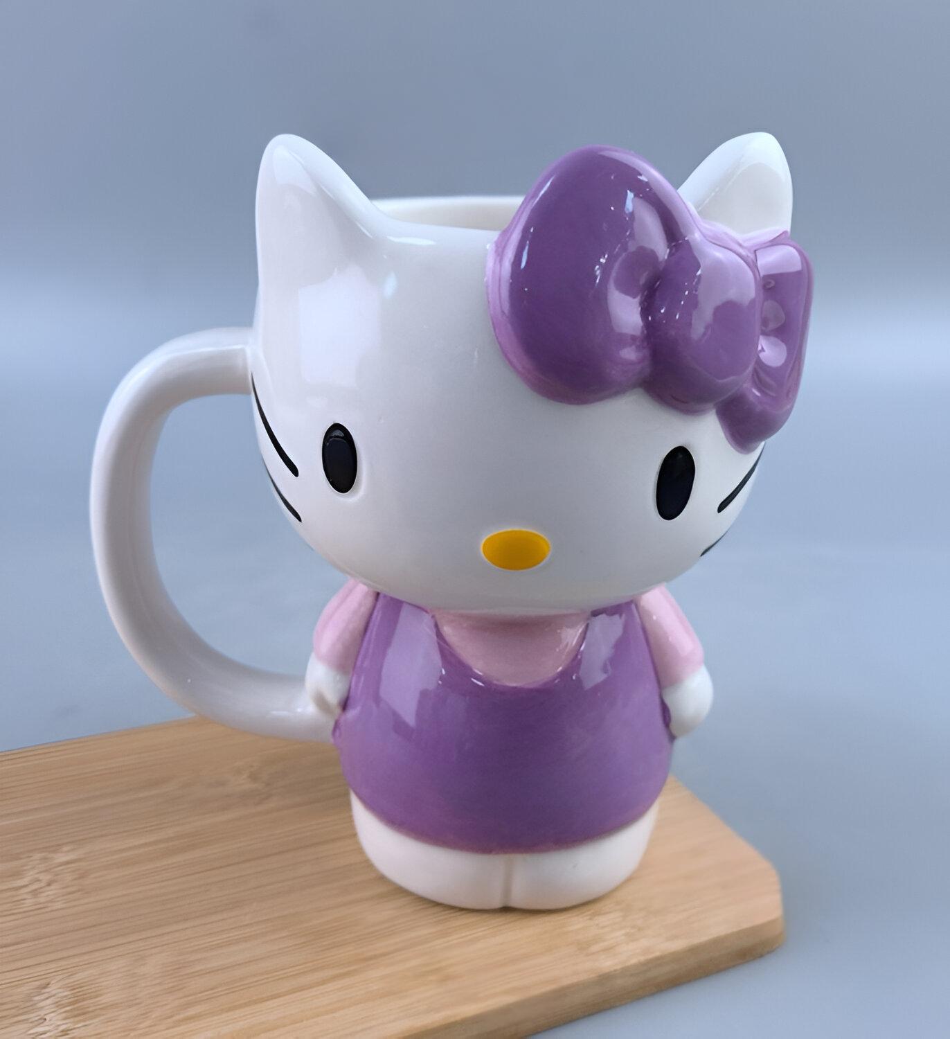 Hello Kitty keramička šolja s ljubičastom mašnom i haljinom za obožavatelje