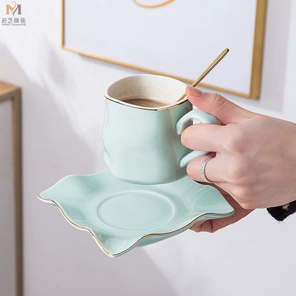 Mint green keramički set s čajnikom, šolja i kašika s zlatnim obrubom